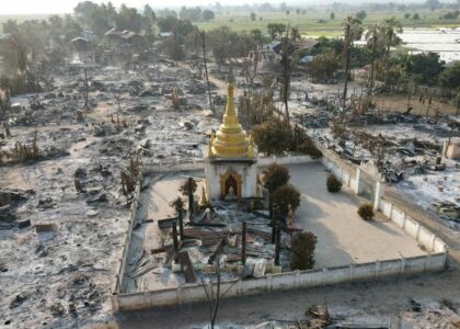 In Myanmar bruciati villaggi dai militari