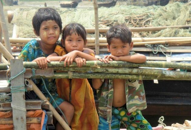 Bambini sfollati al sud del Myanmar